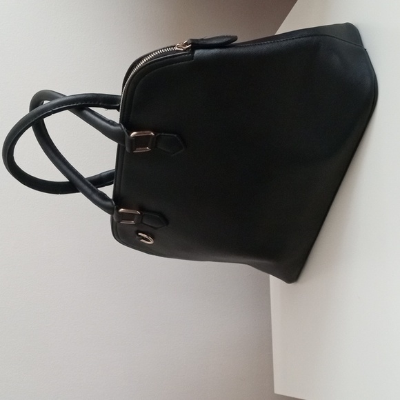 👜TOPTEN | Women's Vegan Handbag | Black with gold details - Picture 5 of 11